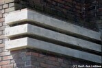 Stenen platen als versiering aan de basis van de toren
<br/>
Gert-Jan Lobbes, 2017